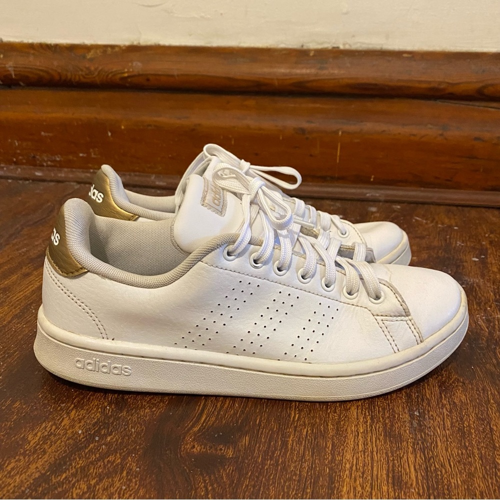 Adidas Stan Smith Retro White Leather
Shoes with Golden Detail